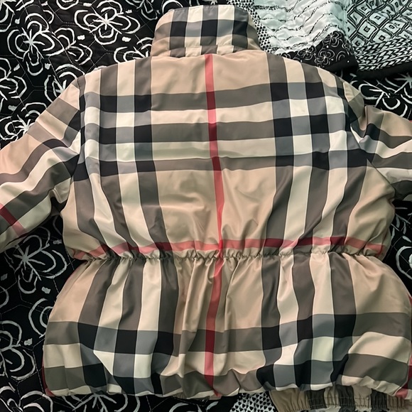 Burberry kids jacket size 6 has 2 lil black stains but coat is in very good care - Picture 3 of 6